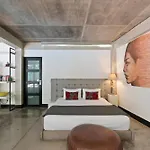 Modern Apartment With Shared Pool - By The Beach