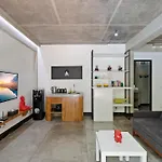 Modern Apartment With Shared Pool - By The Beach