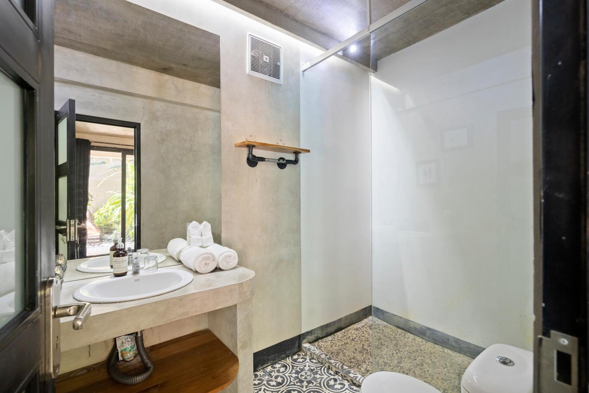 Modern With Shared Pool - By The Apartment